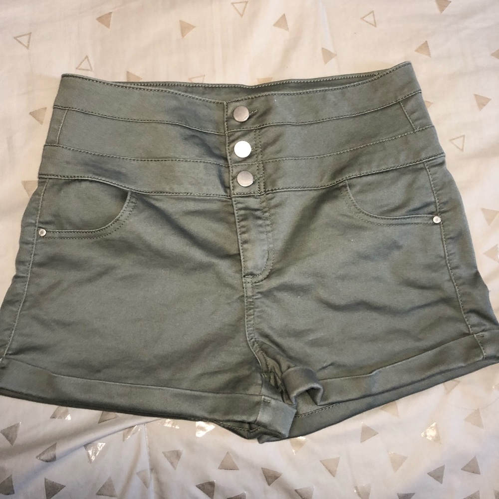 Olive High waisted shorts
